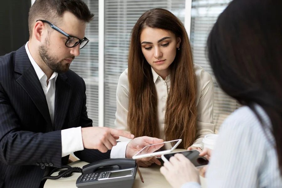 employees-business-meeting_23-2148738299